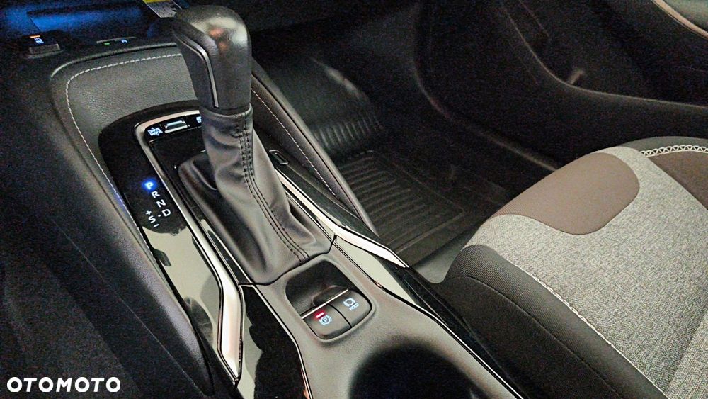 Toyota Corolla 2.0 Hybrid Trek - 19