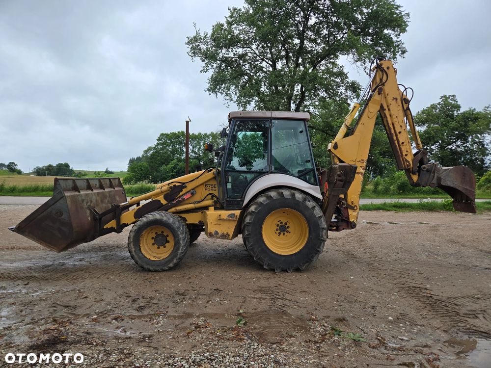 Ford New Holland 675-E Koparko ładowarka 4x4 - 5