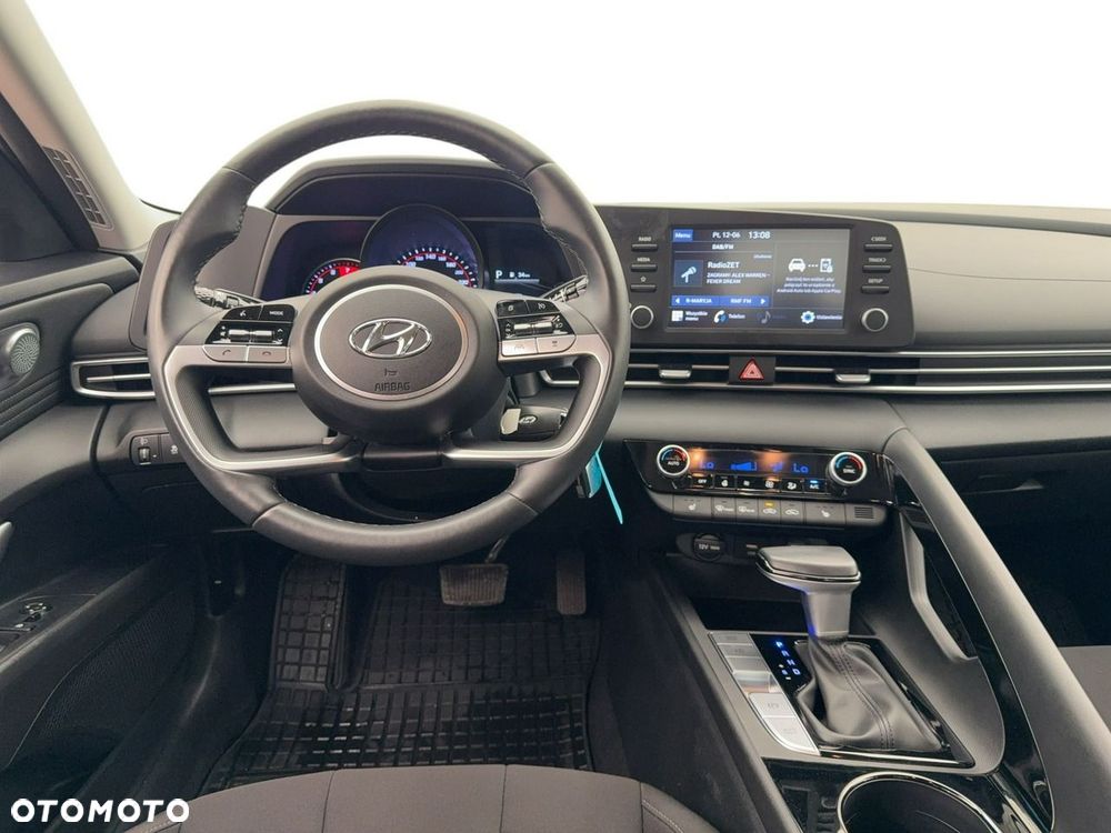 Hyundai Elantra - 9