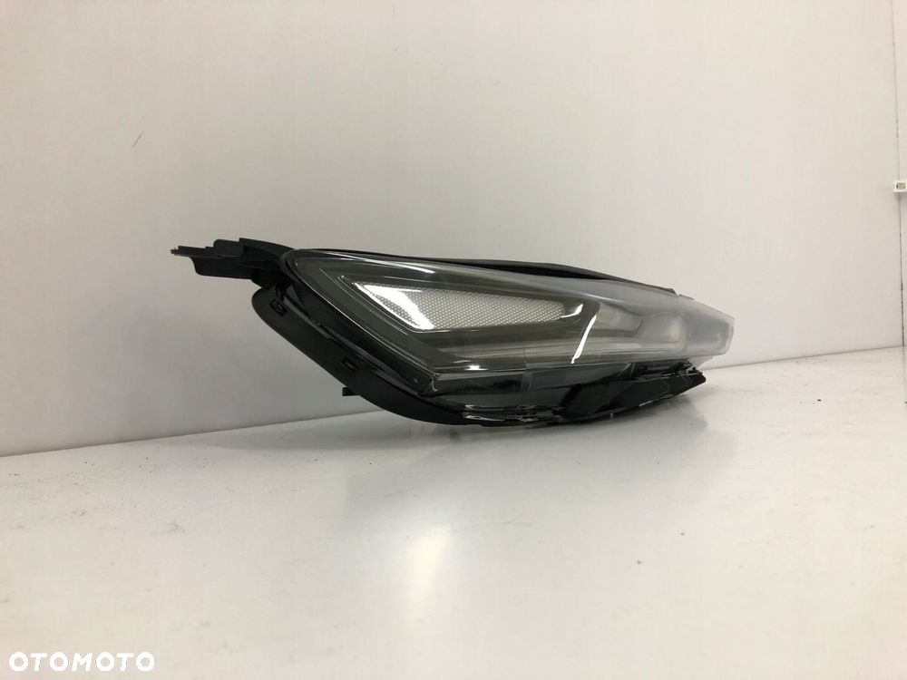 HYUNDAI SANTA FE IV 2019- PRAWY LED DRL GÓRNY - 2