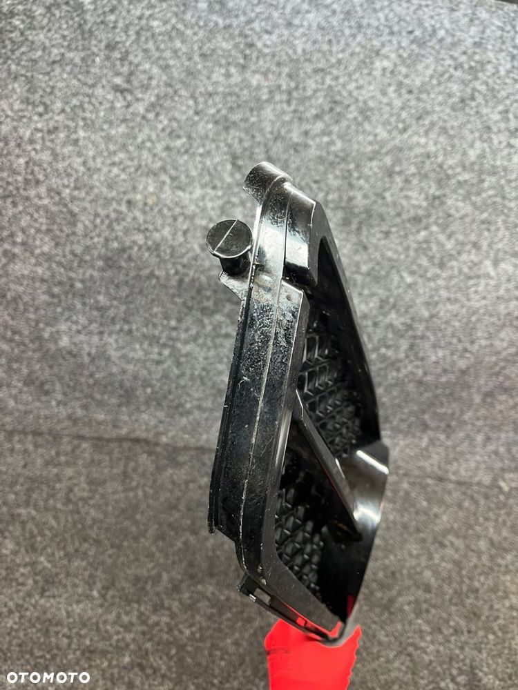 mercedes w204 atrapa chłodnicy grill zamiennik uszkodzony - 14