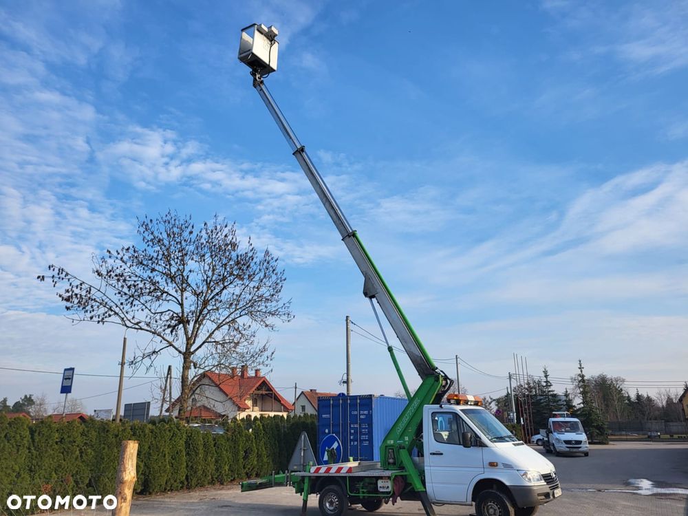 Mercedes-Benz 208D - 3