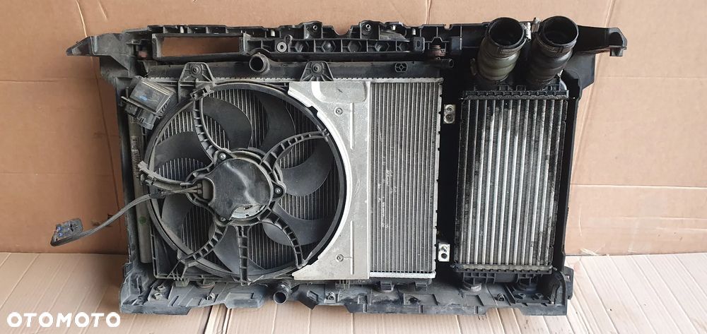 Pas przedni chłodnice wentylator Peugeot 2008 II 1.5 HDI 9823718480 - 1
