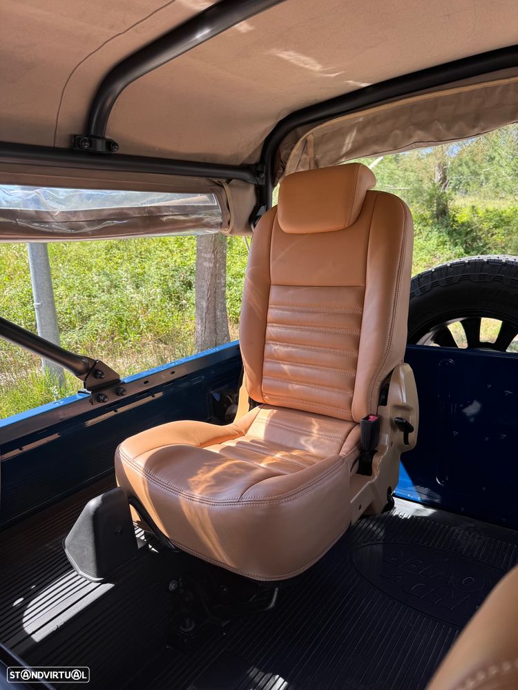 Land Rover Defender 90 2.5 Td5 Soft Top - 9