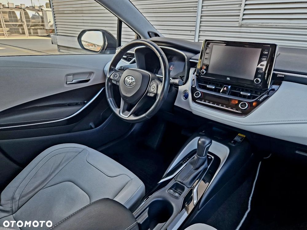 Toyota Corolla 2.0 Hybrid Executive - 29
