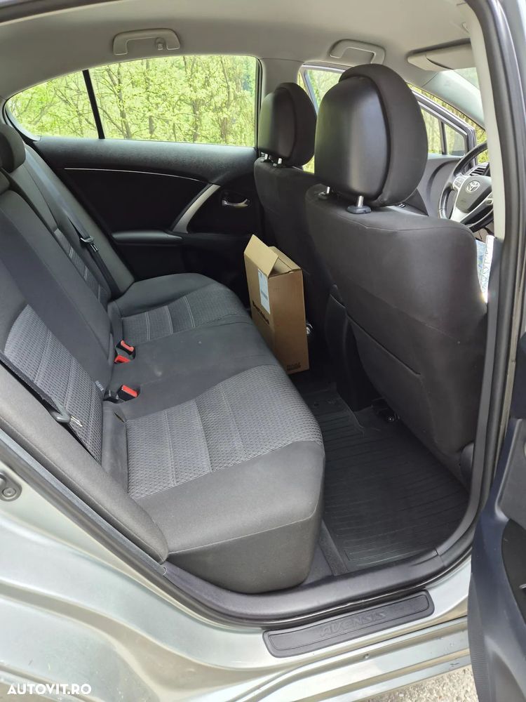 Toyota Avensis 2.0 D-4D Elegance - 14