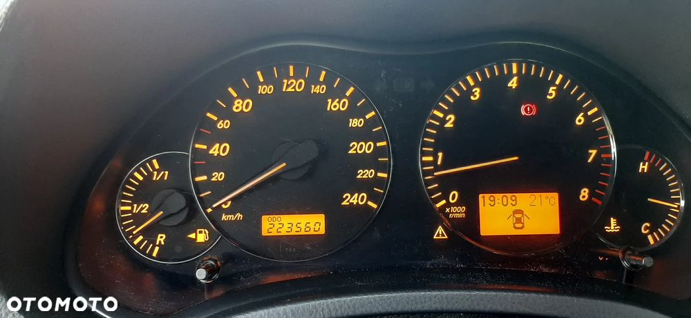 Toyota Avensis 1.8 VVT-i Luna - 4