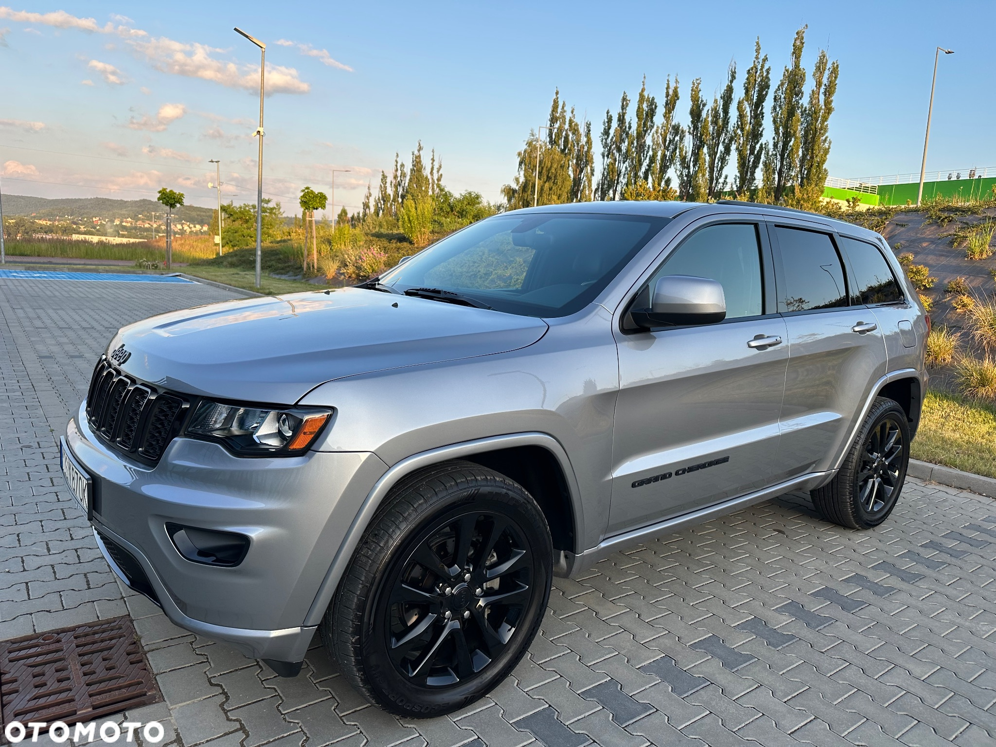 Jeep Grand Cherokee - 16