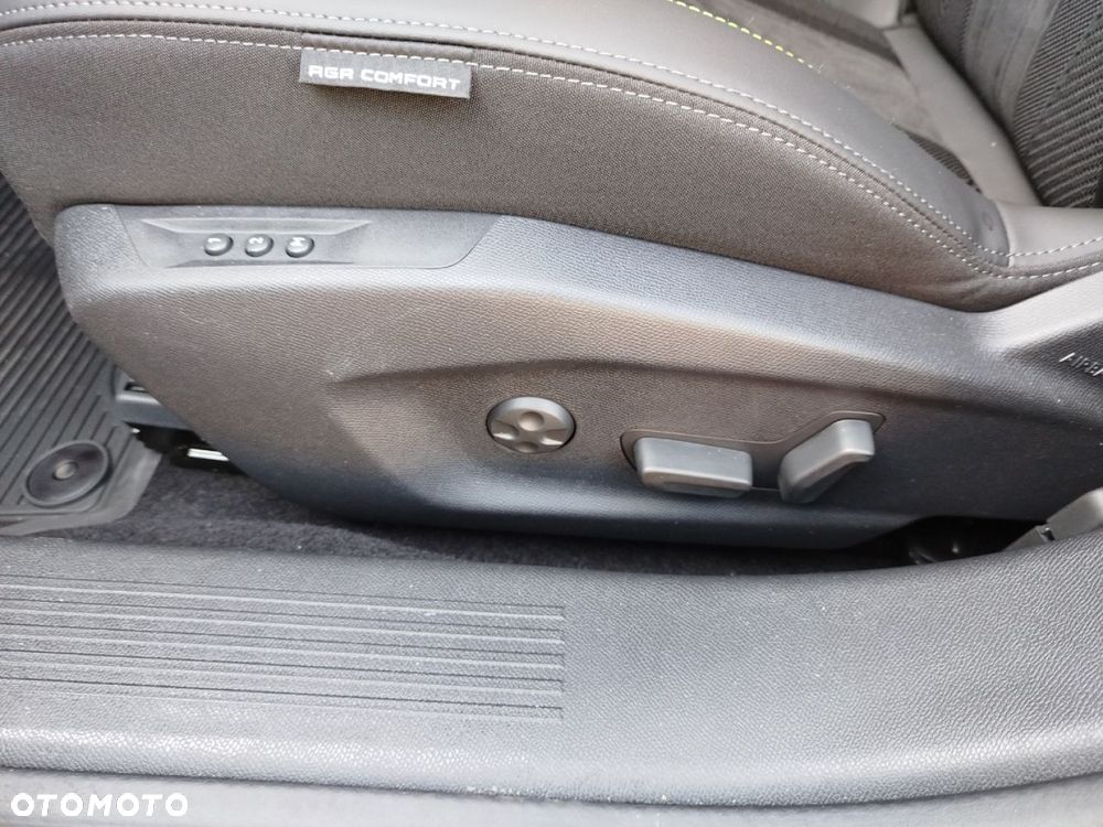 Peugeot 408 - 13