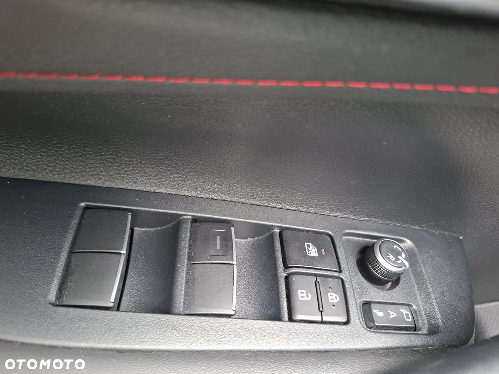 Toyota Corolla 2.0 Hybrid GR Sport - 17