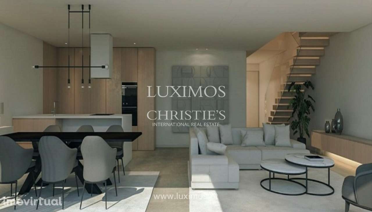 Moradia V4+1 com jardim, piscina e vistas de mar à venda em Valadares - Grande imagem: 2/8