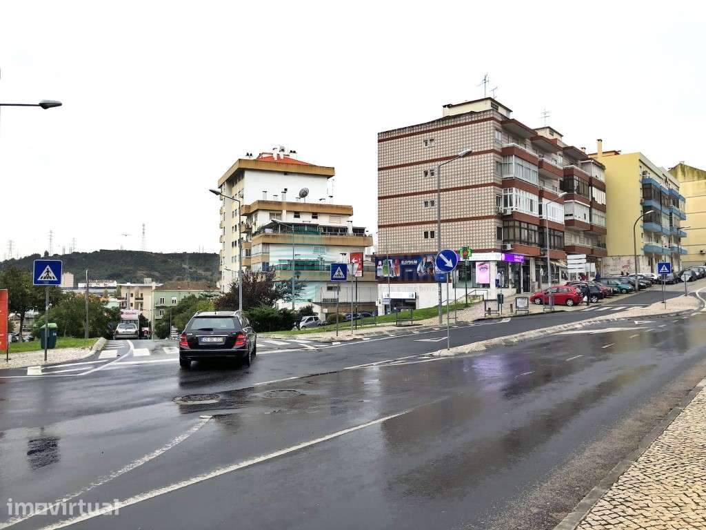 Loja ampla com 420m2 em Odivelas - Grande imagem: 3/14