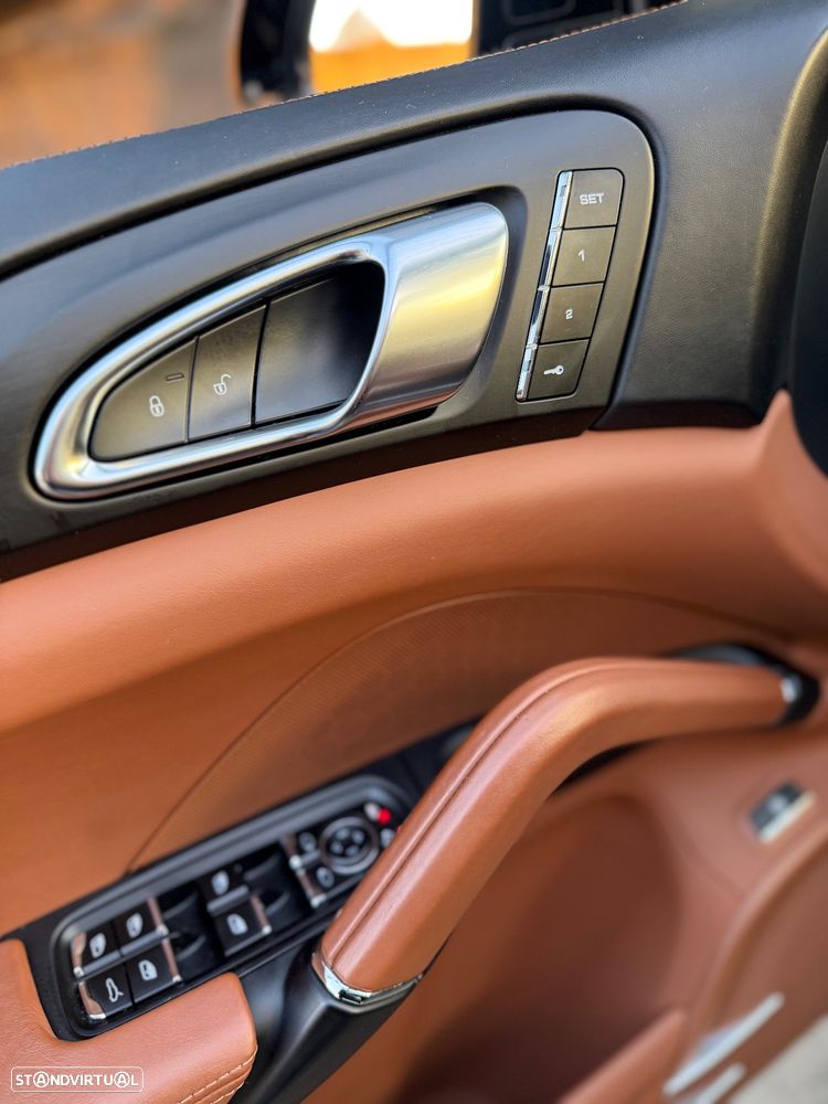 Porsche Cayenne S Hybrid Tiptronic S - 29