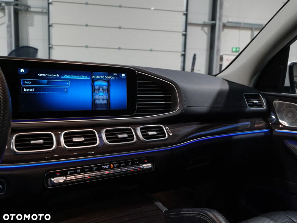 Mercedes-Benz GLS - 28