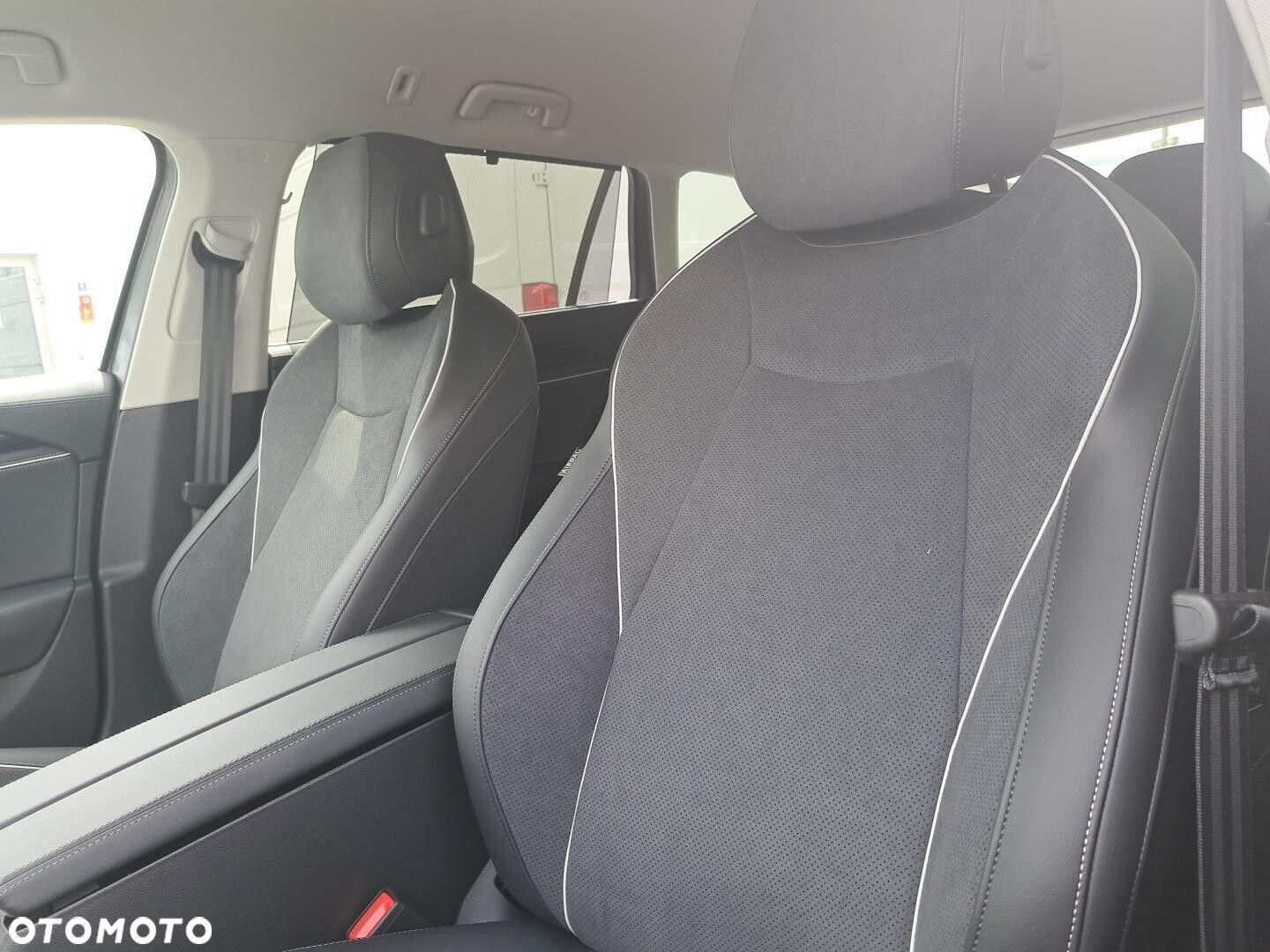 Volkswagen Passat - 11