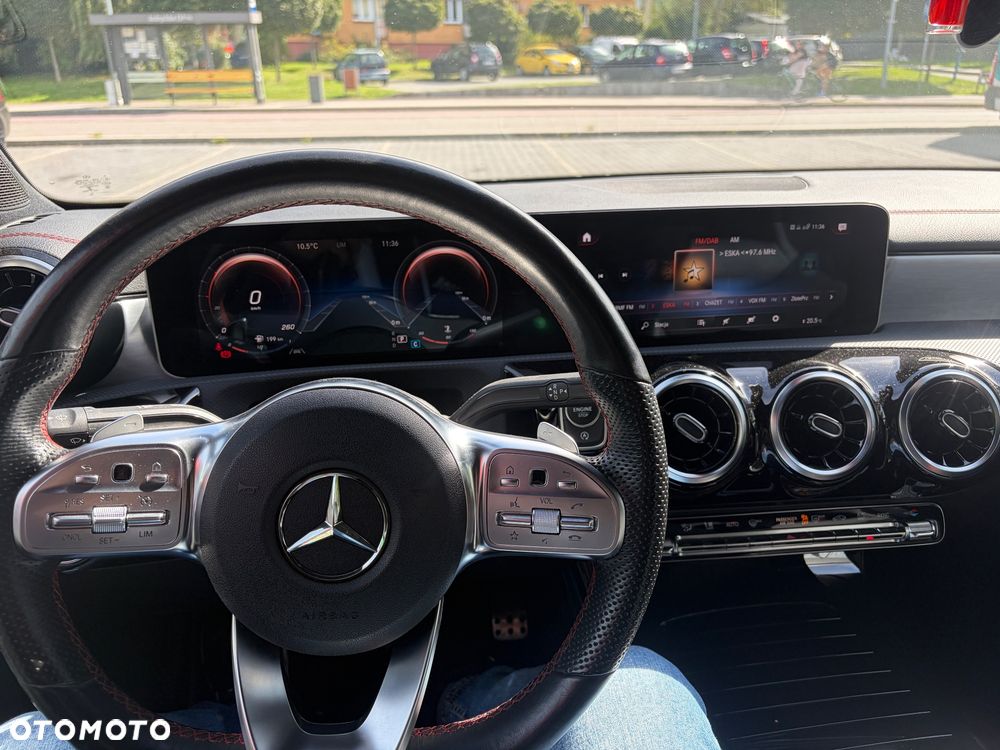 Mercedes-Benz CLA 180 7G-DCT AMG Line - 16