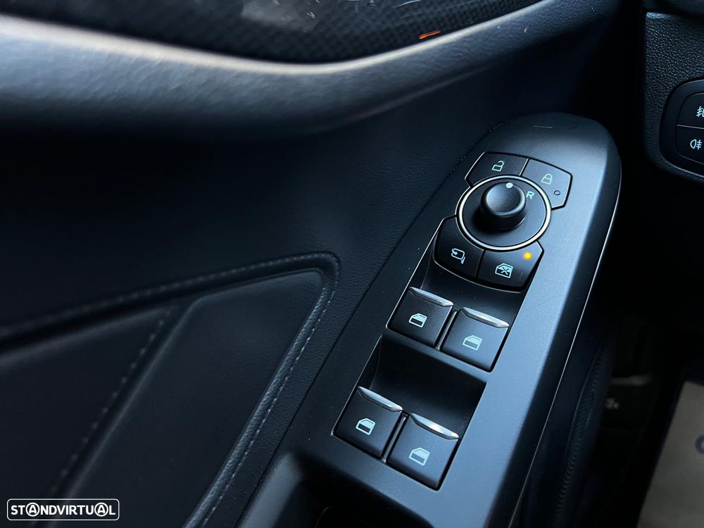 Ford Focus 1.0 EcoBoost MHEV ST-Line X - 38