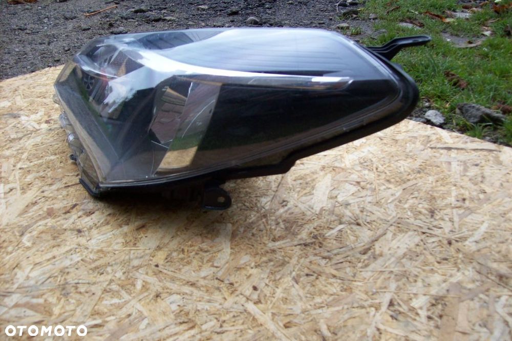 LAMPA PRZEDNIA LEWA TOYOTA YARIS III/LIFT - 3