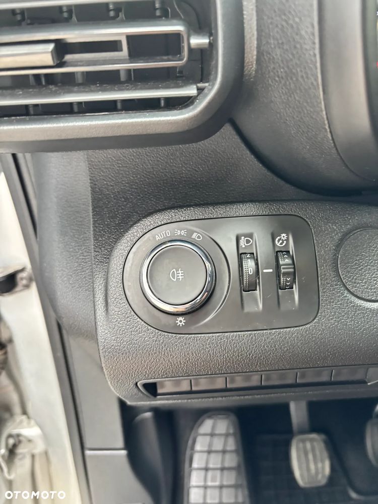 Opel Combo 1.5 CDTI Essentia - 15