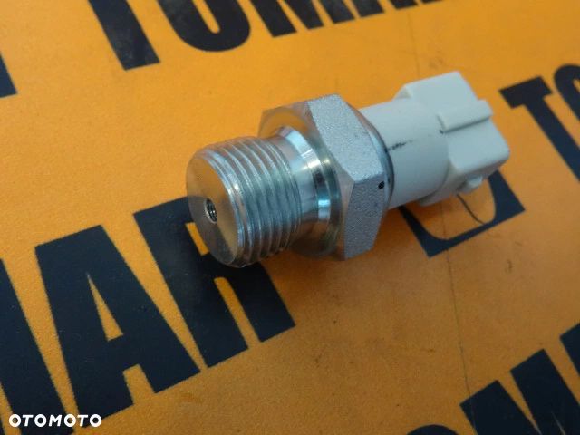 Czujnik ciśnienia oleju skrzy 701/43700JCB 3CX OEM - 3