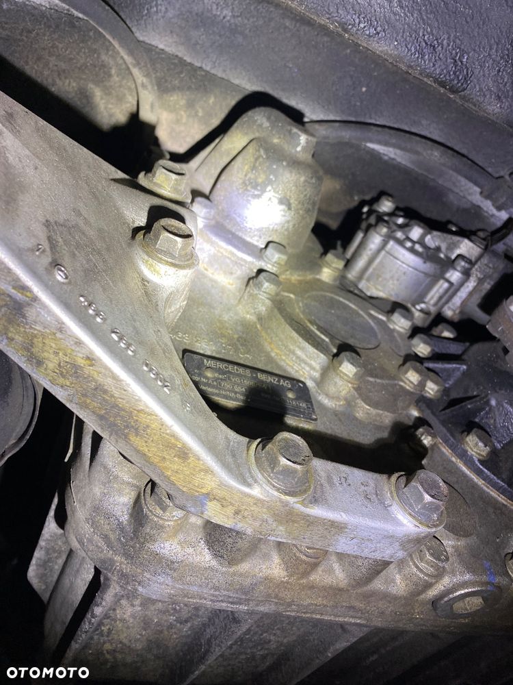 Mercedes-Benz Klasa G 400 CDI Automatik - 36