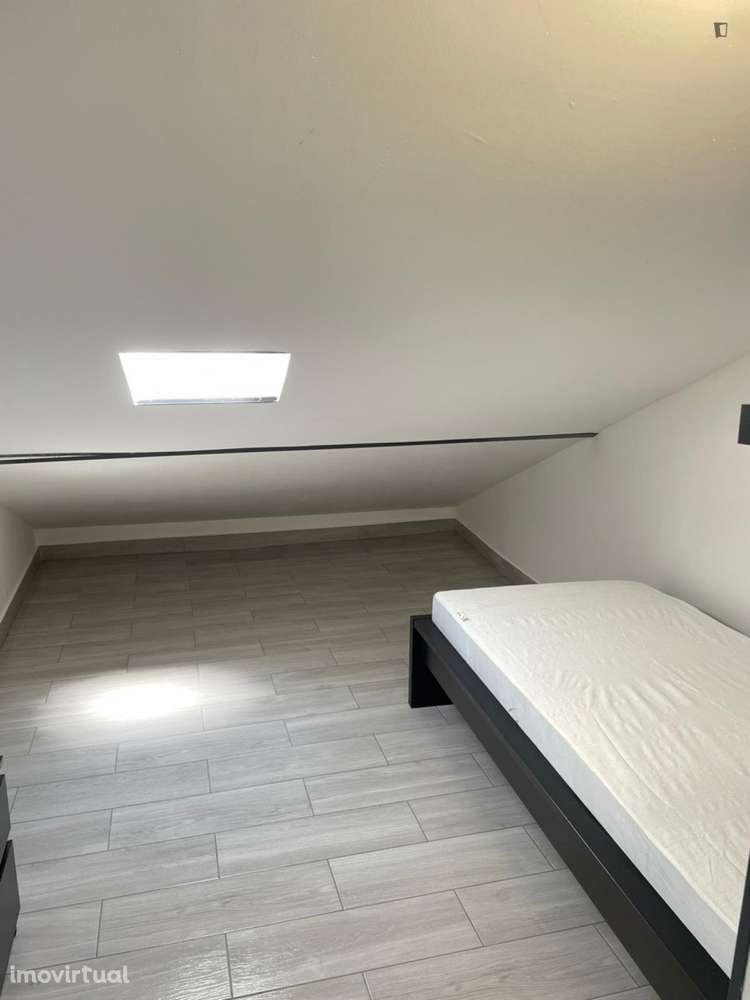 Quarto - localizado em Sé de Braga e São Lázaro Braga - Grande imagem: 4/11