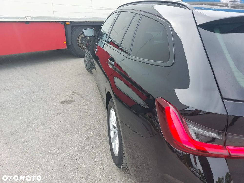 BMW Seria 3 318d Touring Sport Line - 27