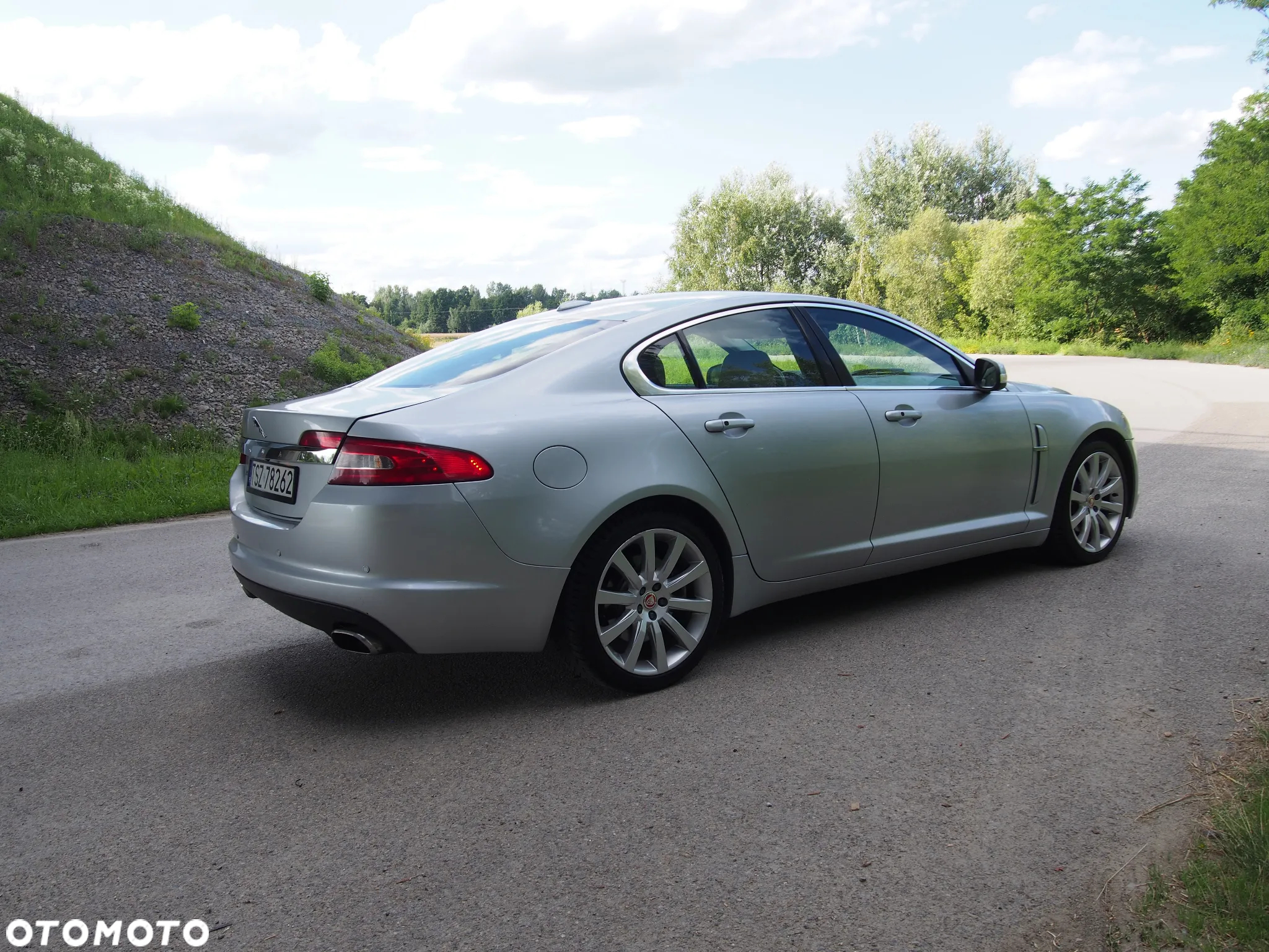 Jaguar XF 2.7 V6 D Premium Luxury - 13