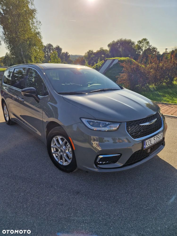 Chrysler Pacifica - 1