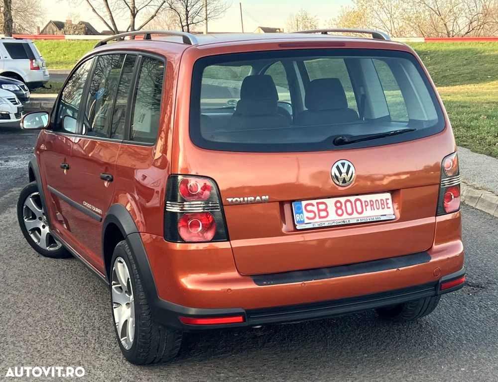 Volkswagen Touran 2.0 TDI DPF Cross - 5