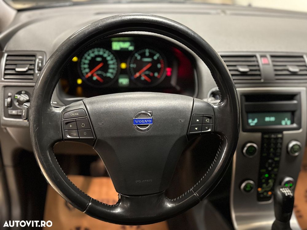 Volvo V50 2.0 D Momentum - 11