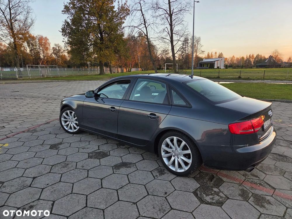 Audi A4 Limousine - 13