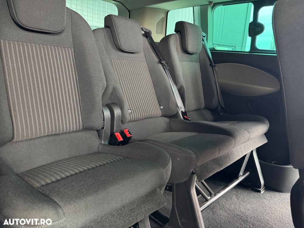 Ford Tourneo Custom - 16