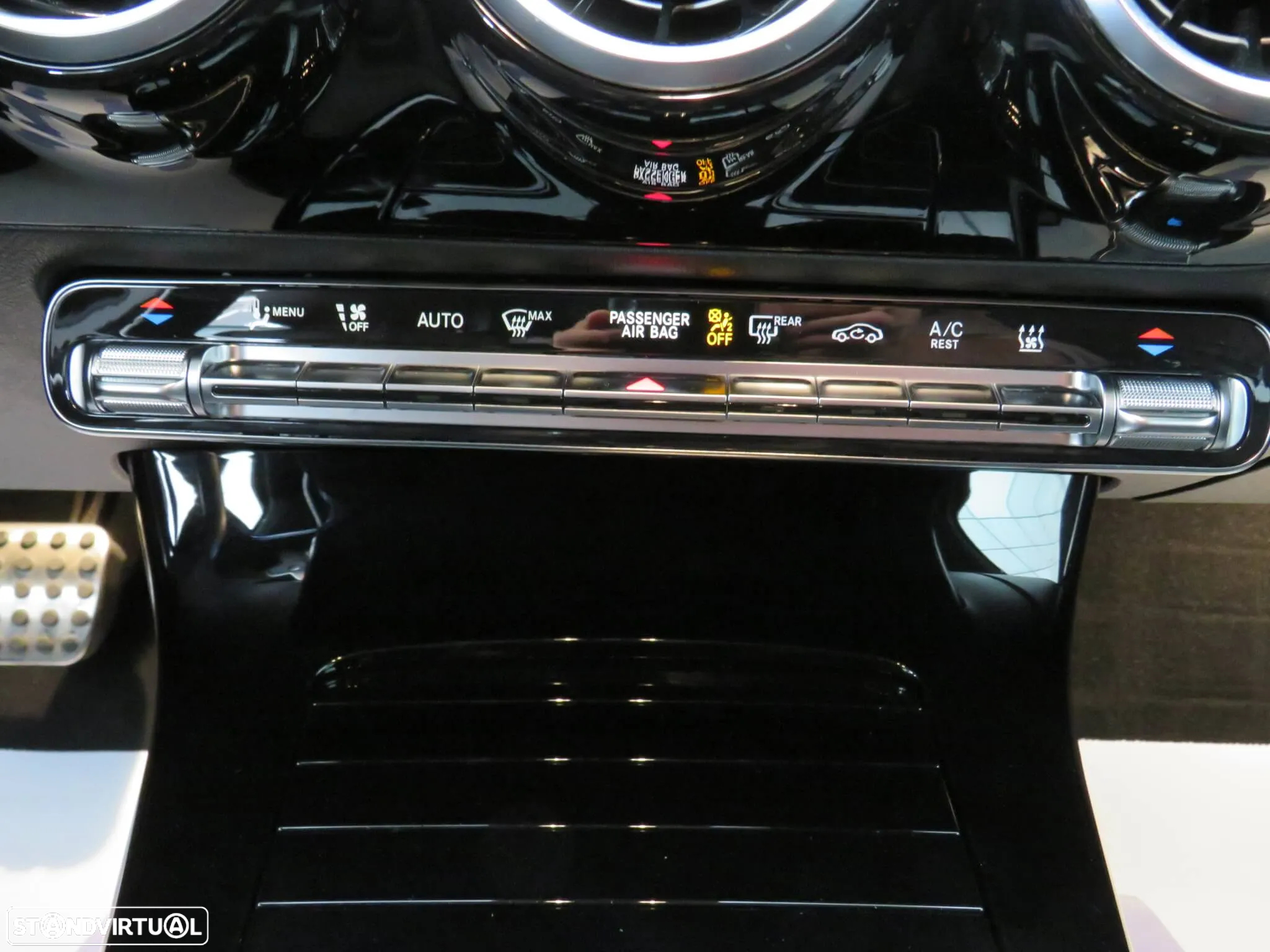 Mercedes-Benz A 250 Limousine e AMG Line - 44