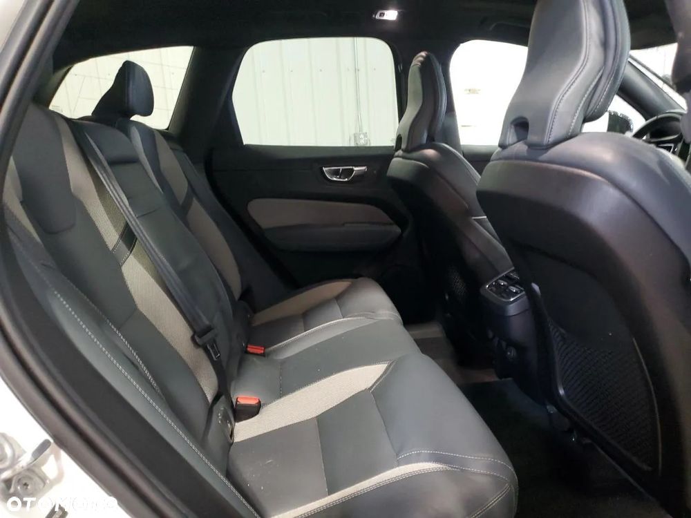 Volvo XC 60 T5 AWD Geartronic RDesign - 9