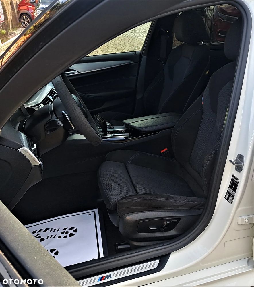 BMW Seria 5 520d Touring M Sport Edition - 19