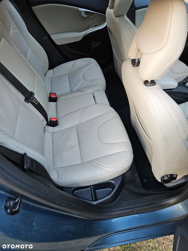 Volvo V40 D4 Momentum - 8