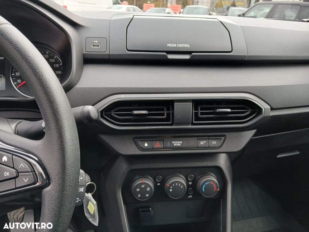 Dacia Logan TCe 90 Essential - 8