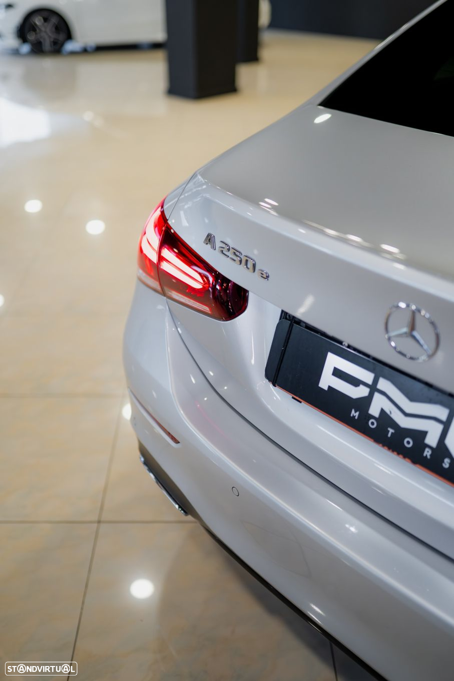 Mercedes-Benz A 250 Limousine e AMG Line - 12