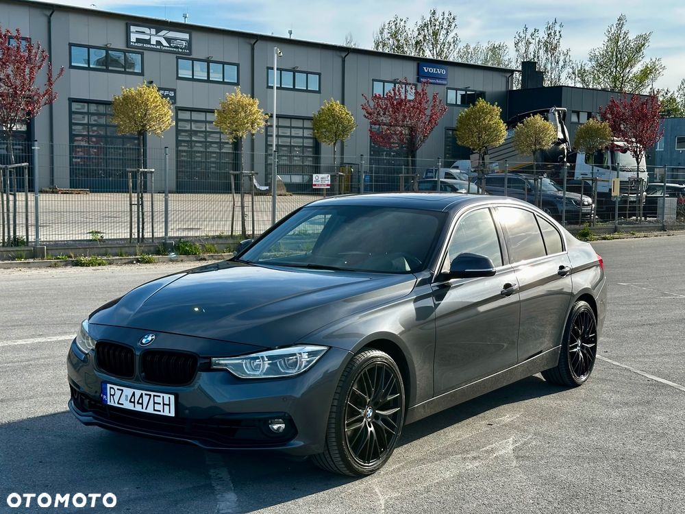 BMW Seria 3 330i xDrive Sport Line - 9