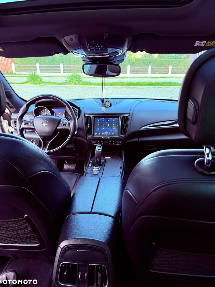 Maserati Levante S Q4 - 12
