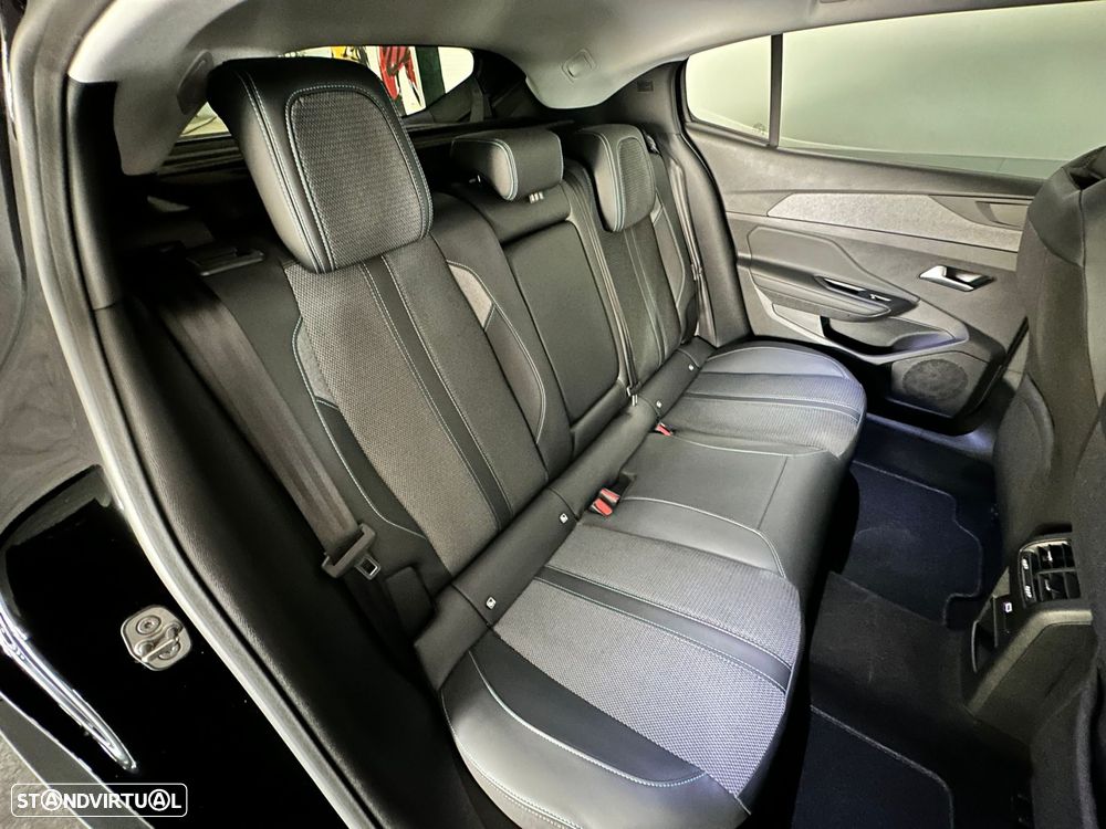 Peugeot 408 1.2 Hybrid Allure e-DCS6 - 33