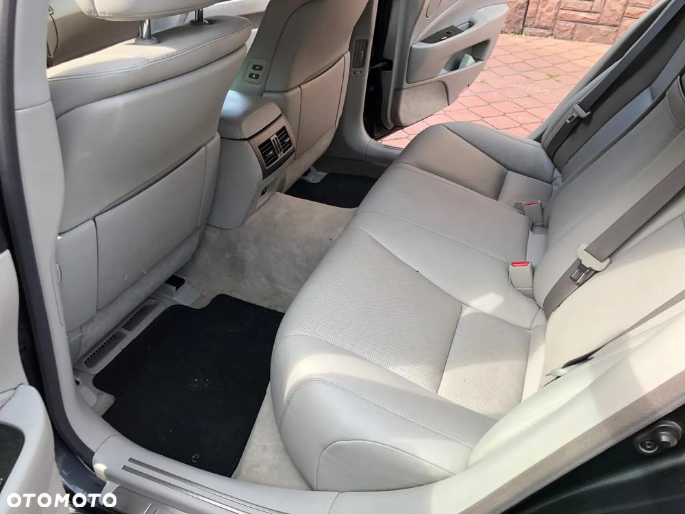 Lexus LS 460 AWD - 9