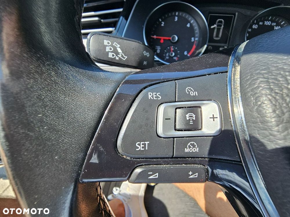 Volkswagen Passat - 23