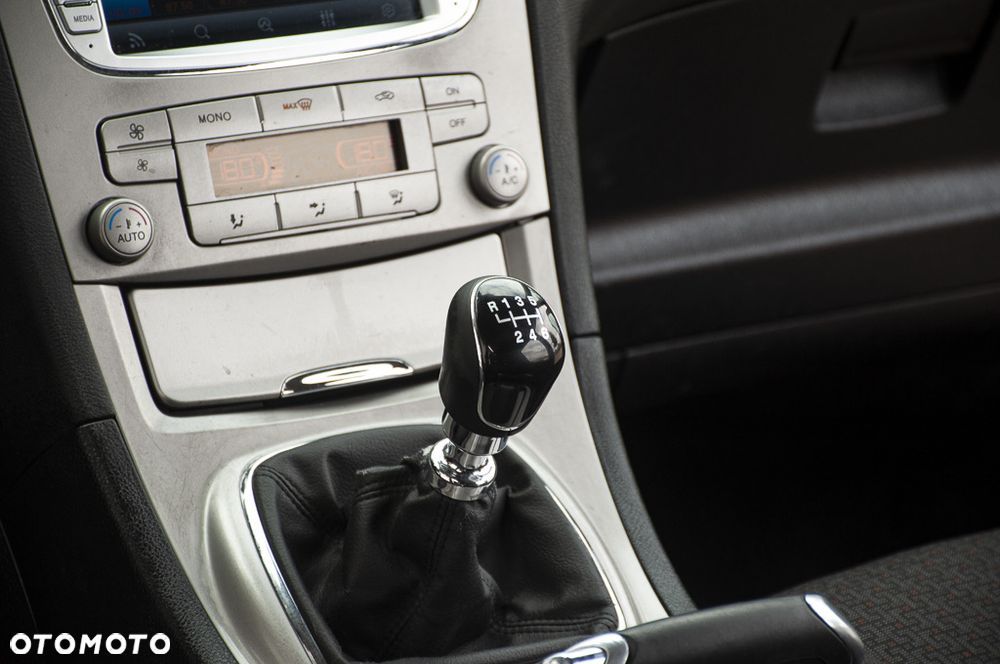 Ford Galaxy 2.0 TDCi Trend - 35