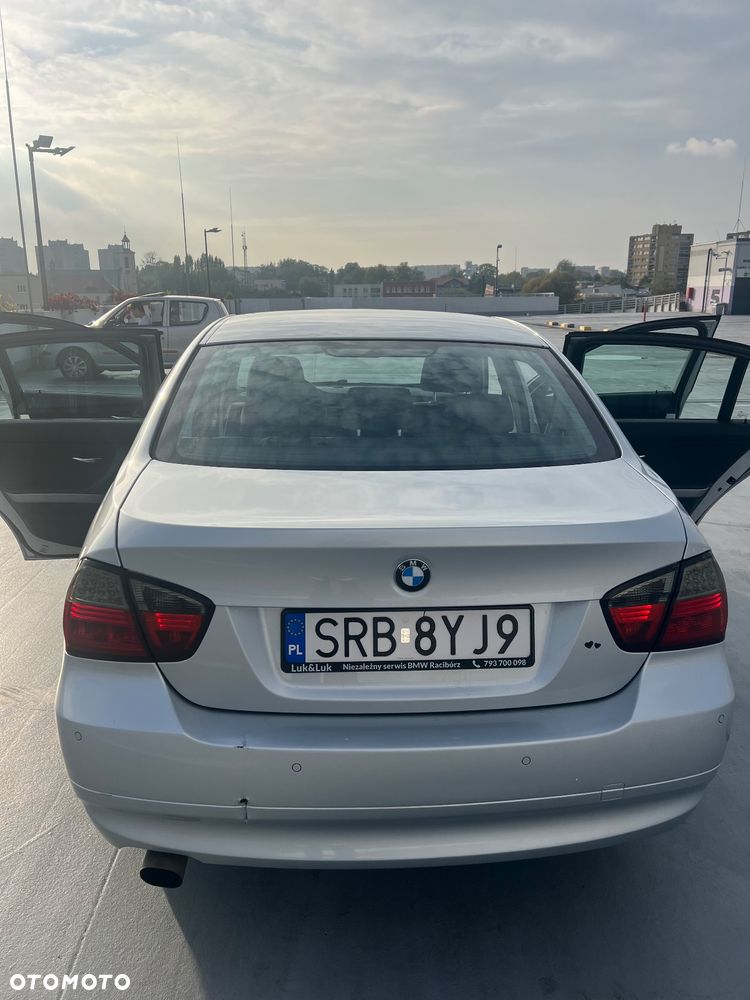 BMW Seria 3 318i - 5