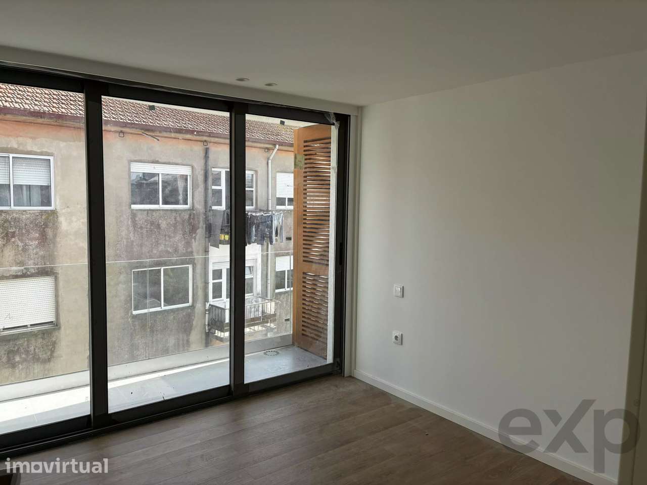 Apartamento T2+1 com mezzanine, varandas e garagem na Boavista – Porto - Grande imagem: 3/16