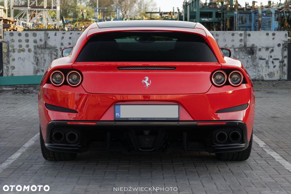 Ferrari GTC4Lusso - 24