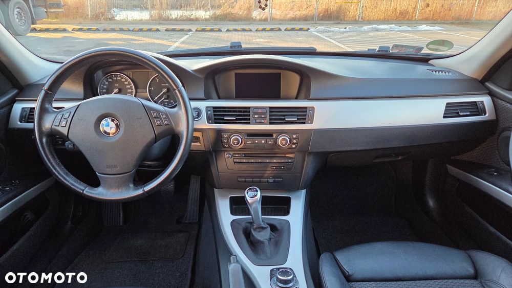 BMW Seria 3 318d DPF - 12