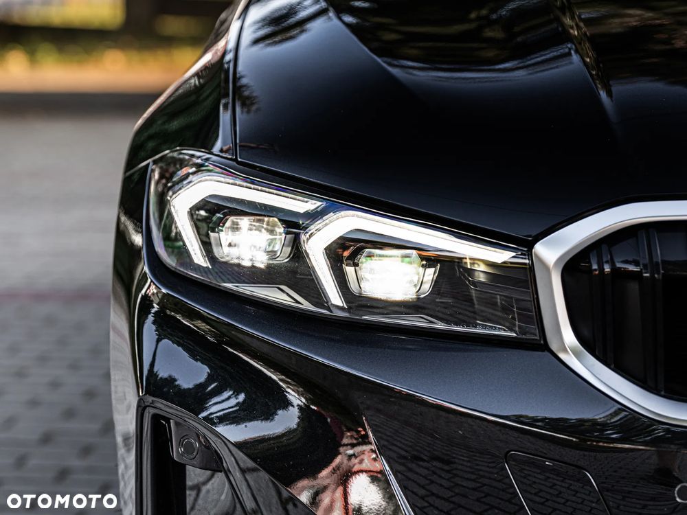 BMW Seria 3 330i xDrive M Sport - 4